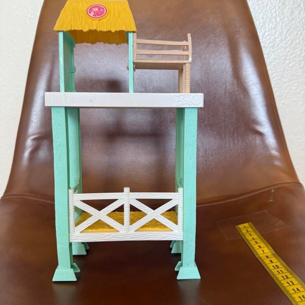 Barbie Green and White Action-figures-playsets